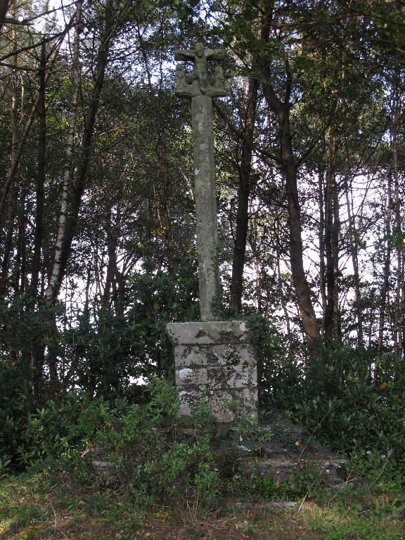 Croix de chemin, dite Croix du Fût, au sud de la Touche (Saint-Marcel)