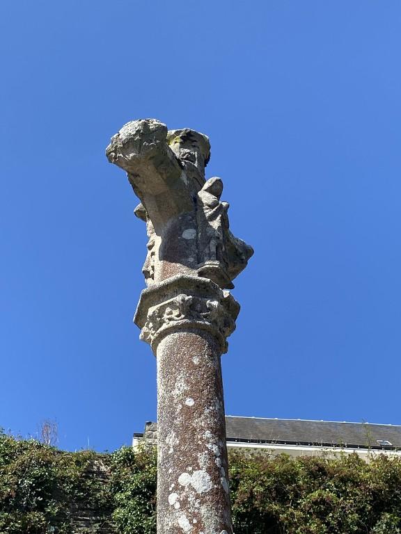 Croix monumentale, rue du Val d'Oust (Josselin)