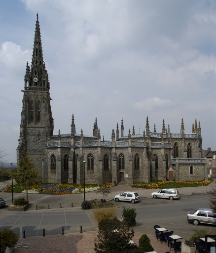 Eglise paroissiale Saint-Pierre, place de Hôtel de Ville (Noyal-sur-Vilaine)