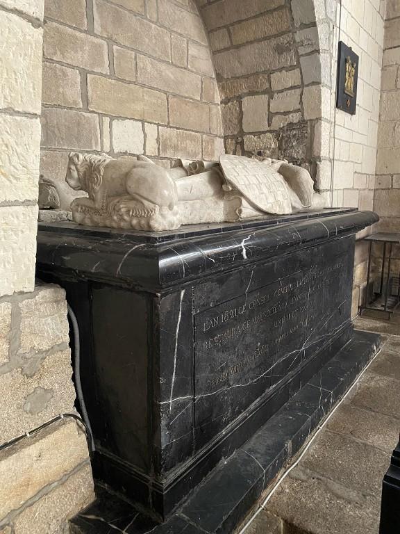 Tombeau des ducs Jean II et Jean III de Bretagne, église Saint-Armel (Ploërmel)