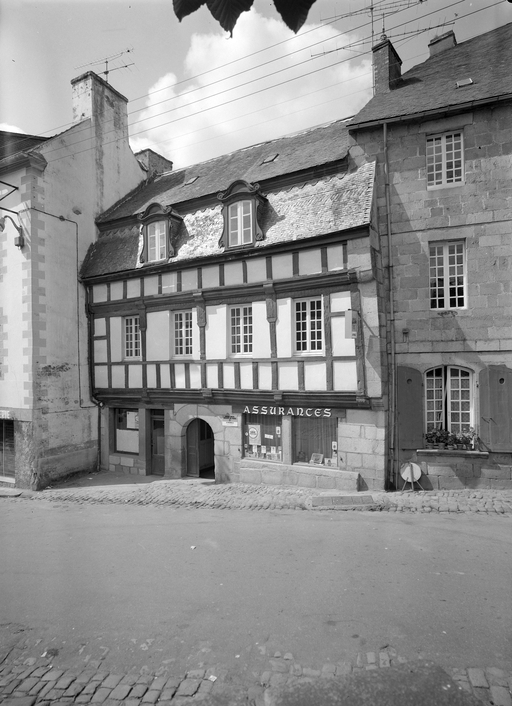 Maison Kerguezennec, 3 place Yves Le Trocquer (Pontrieux)