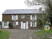 Ferme, Bazouges-sous-Hédé, la Cour Bausset (Bazouges-sous-Hédé fusionnée avec Hédé pour former la commune de Hédé-Bazouges en 2009)