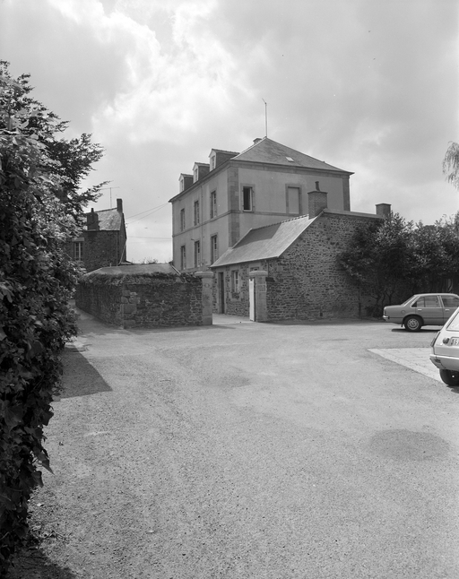 Presbytère, 11 rue Lusignan (Fougères)