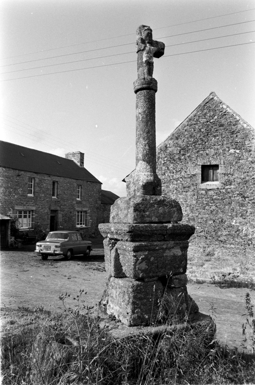 Croix monumentale, Kerven (Maël-Pestivien)