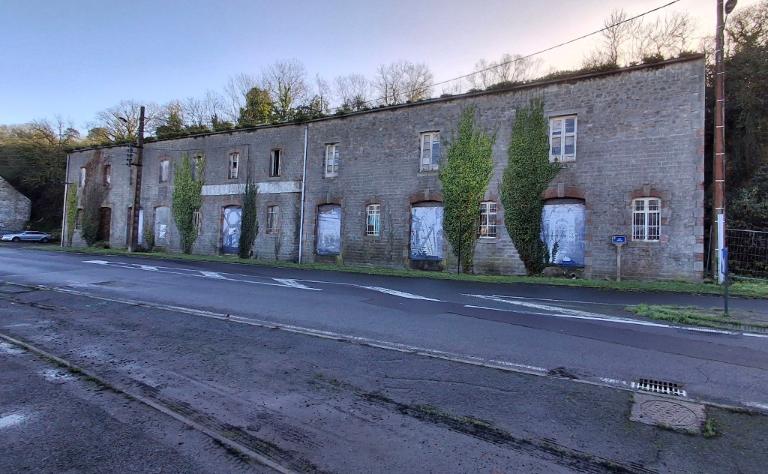 Ancien établissement de commerce portuaire et stockage