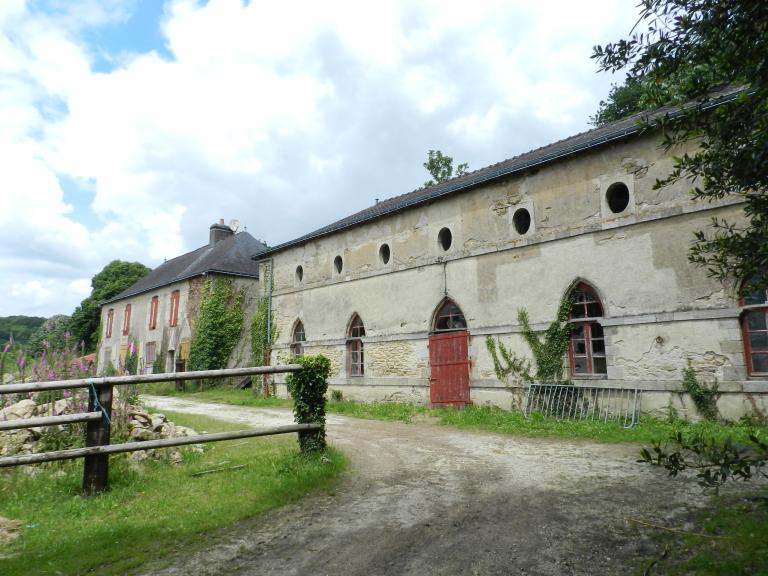 Communs, abbaye Notre-Dame-de-Joye, rue du Champ-de-tir (Hennebont)