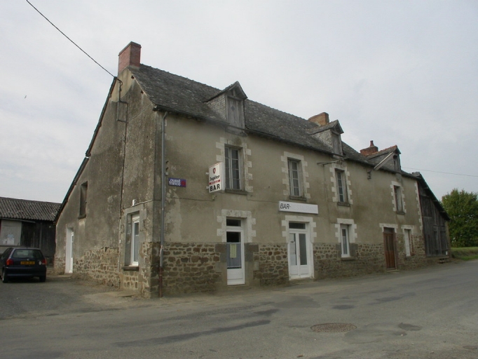 Maison à boutique, Bazouges-sous-Hédé, route Départementale de Bazouges-sous-Hédé à Mordelles (Bazouges-sous-Hédé fusionnée avec Hédé pour former la commune de Hédé-Bazouges en 2009)