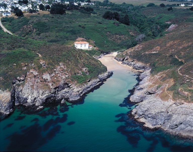 Ensemble fortifié (retranchements, batterie et corps de garde crénelé), Port Maria (Locmaria)