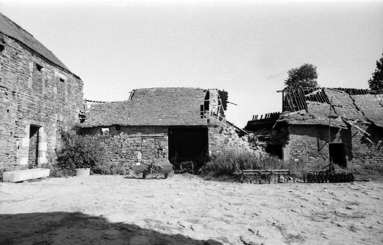 Manoir dit aussi ferme du gros chêne, la Villeneuve ; Coet Er fau (Pontivy)