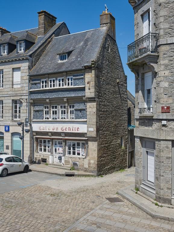 Maison dite Auberge de la Porte à la Rose, 5 place 1830, rue Emile-Nau (Quintin)