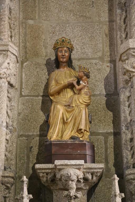 Statue (d'applique, demi-nature) : Vierge à l'Enfant dite Notre-Dame des Marais, église Saint-Sulpice (Fougères)