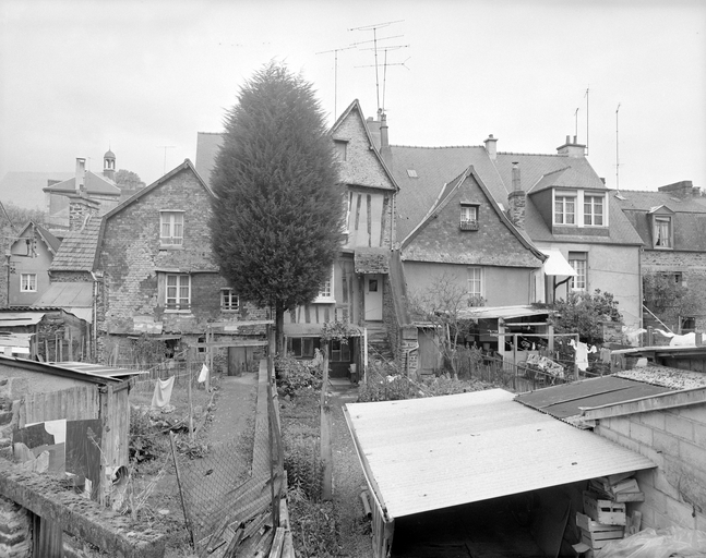 Maison, 15 place du Marchix (Fougères)