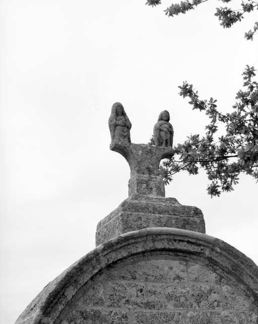 Fontaine de dévotion fontaine des reliques, près de la Croix Macé (Saint-Gérand)