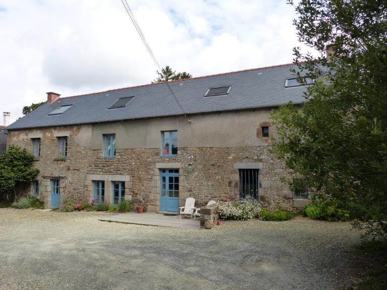 Ferme, Bazouges-sous-Hédé, la Ville Allée (Bazouges-sous-Hédé fusionnée avec Hédé pour former la commune de Hédé-Bazouges en 2009)