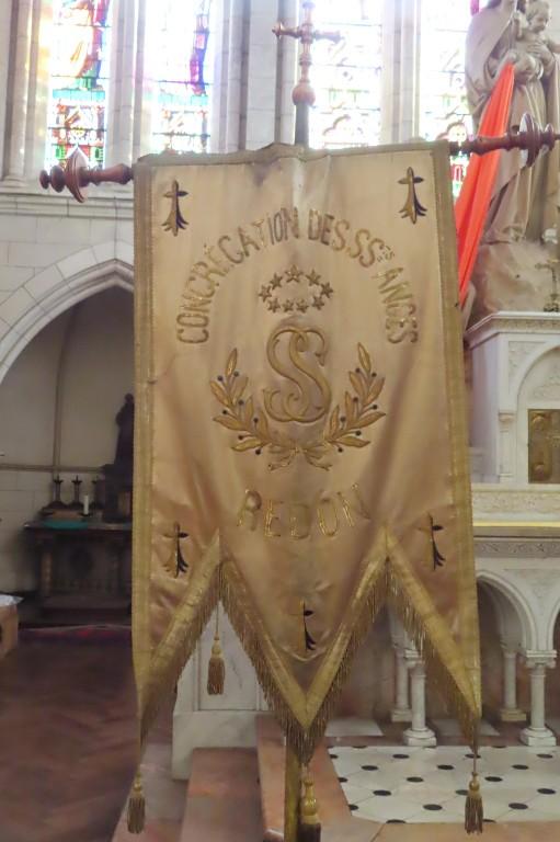 Bannière de procession de la congrégation des Saints Anges, chapelle des congrégations, lycée Saint-Sauveur (Redon)