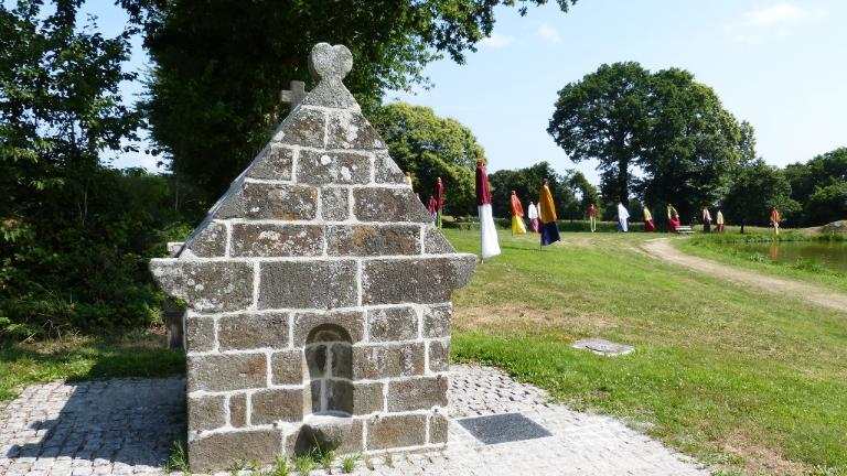 Fontaine de Dévotion Saint Fiacre, sur la route de Saint-Brieuc des Iffs (Les Iffs)