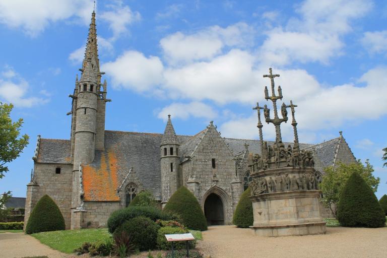 Enclos paroissial et église Saint-Yves (Plougonven)