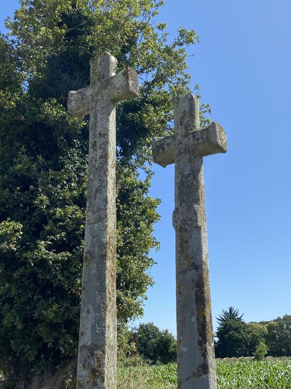 Croix de chemin, dite Croix Guyot, au sud de Bézon (Ploërmel)
