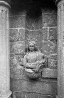 Statue (d'applique) : Vierge à l'Enfant, dite Notre-Dame du Roncier, Fontaine de Dévotion Notre-Dame-du-Roncier (Rostrenen)