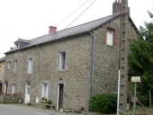 Alignement de maisons, 45-47 Rue de la Motte (Hédé fusionnée avec Bazouges-sous-Hédé pour former la commune de Hédé-Bazouges en 2009)