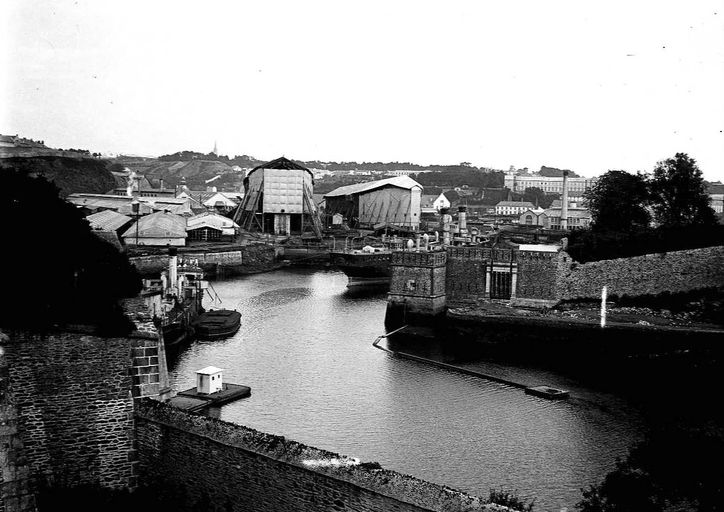 Portes dites portes de l'Arrière-garde et de Quéliverzan aujourd'hui "Porte de l'Arrière Garde", Arsenal (Brest)