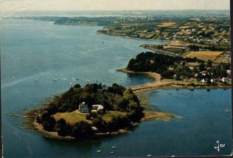 Château de l'Ile de Tibidy (Hôpital-Camfrout)