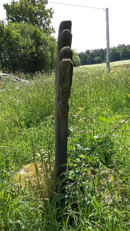 Croix monumentale de la Ville-au-Comte (Monteneuf)