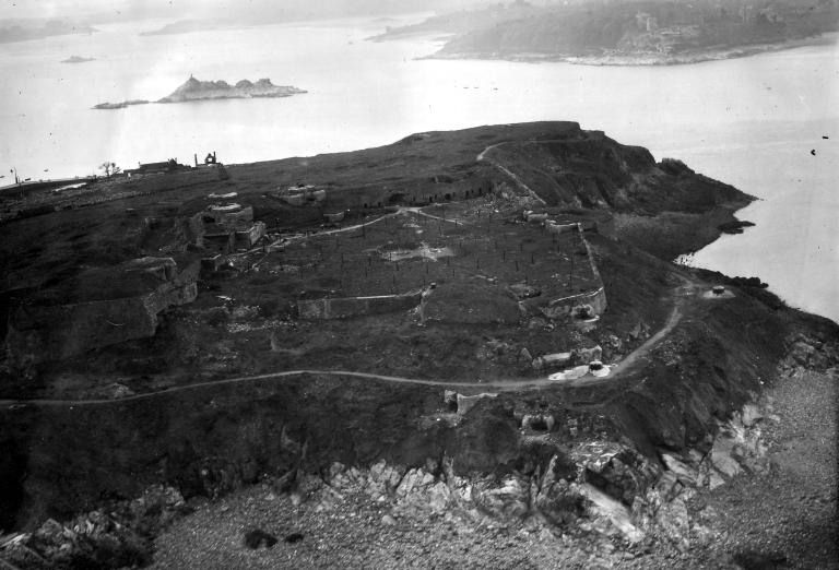 Fort de la Cité d'Aleth puis ensemble fortifié (Ra 230), actuellement Mémorial 39-45, Saint-Servan (Saint-Malo)