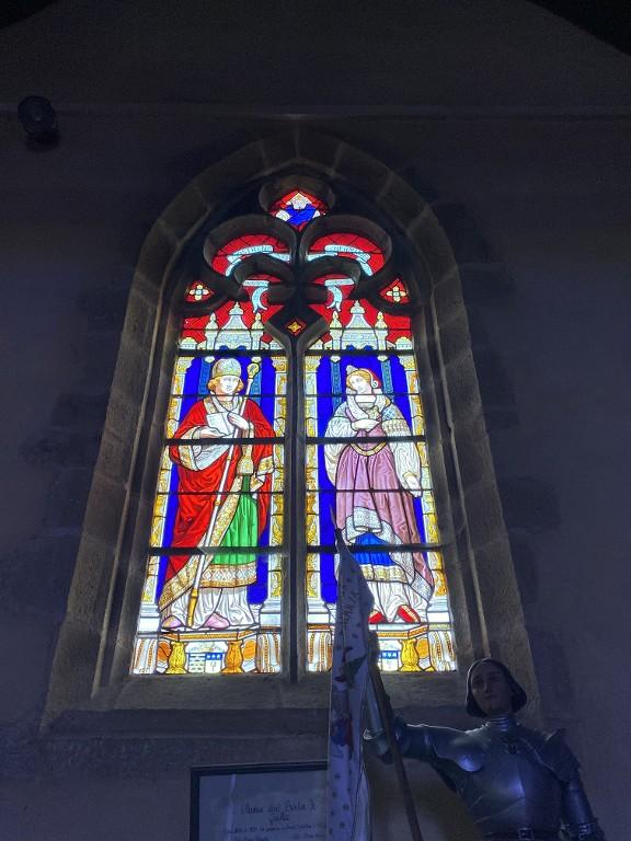 Verrière à personnages de la baie 1 : Saint Sosthène, Sainte Herminie, église Saint-Bertin (Guillac)