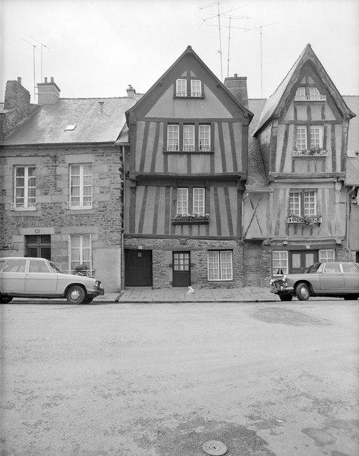 Maison, 13 place du Marchix (Fougères)