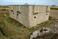 Les réduits de batterie de côte type 1846 : corps de garde crénelés et tours crénelées