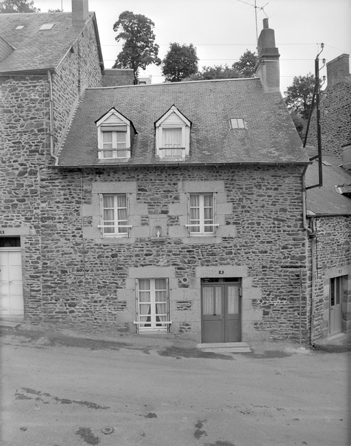 Maison, 4 rue des Fontaines du Parc (Fougères)