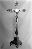 Croix d'autel, église Paroissiale Saint Pierre (Plouguernével)