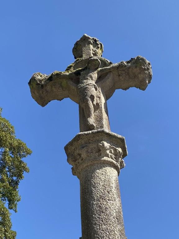 Croix monumentale, rue du Val d'Oust (Josselin)