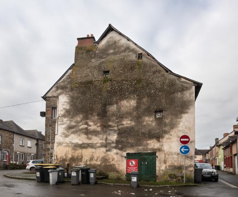 Maison, 31 place André Ferré (Tinténiac)
