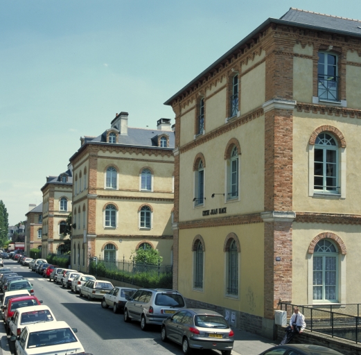 Pension Brecha, dite pensionnat de la Barre-Saint-Just, collège Saint-Vincent-de-Paul, école primaire supérieure et professionnelle de jeunes filles, actuellement lycée Jean Macé, 12 rue Jean-Macé (Rennes)