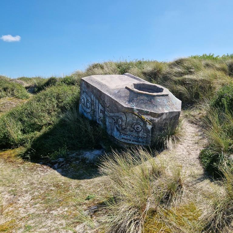Bunker-poste d'observation et de tir dit Tobruk-Stand, sur la pointe située face à la roche Malban, Dunes de Keremma (Tréflez)