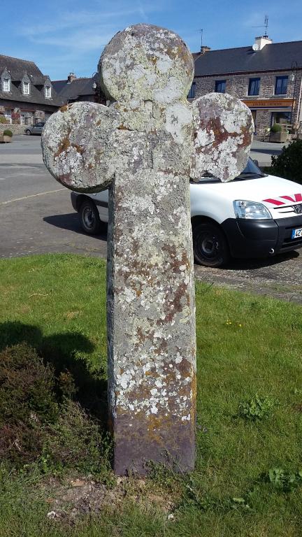 Croix de l'ancien cimetière (Monteneuf)