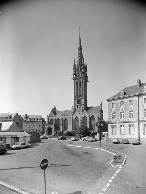 Chapelle Notre-Dame-du-Kreisker, rue Cadiou, rue Verderel (Saint-Pol-de-Léon)