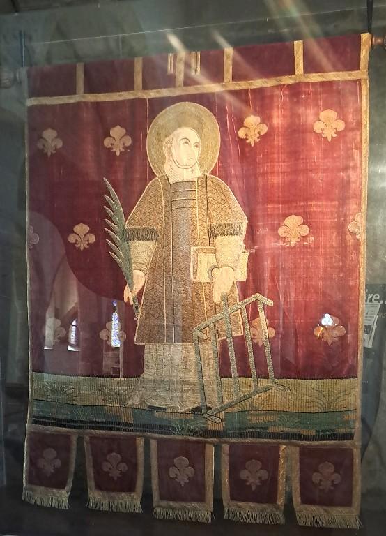 Bannière : saint Laurent, Crucifixion, église Sainte-Anne (Trégastel)