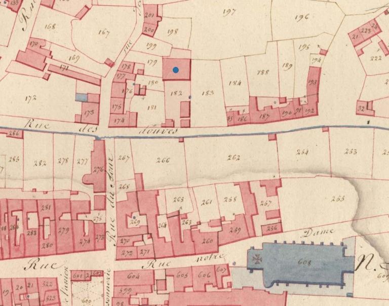 Maison de chanoines puis de marchands de toiles, 7 rue des Douves (Quintin)