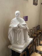 Statue (priant) : Monseigneur Becel, église paroissiale Saint Pierre (Beignon)