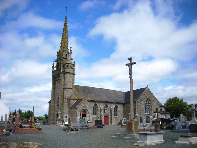 Église paroissiale Saint-Pierre, rue Hent Bel Air (Plouégat-Moysan)