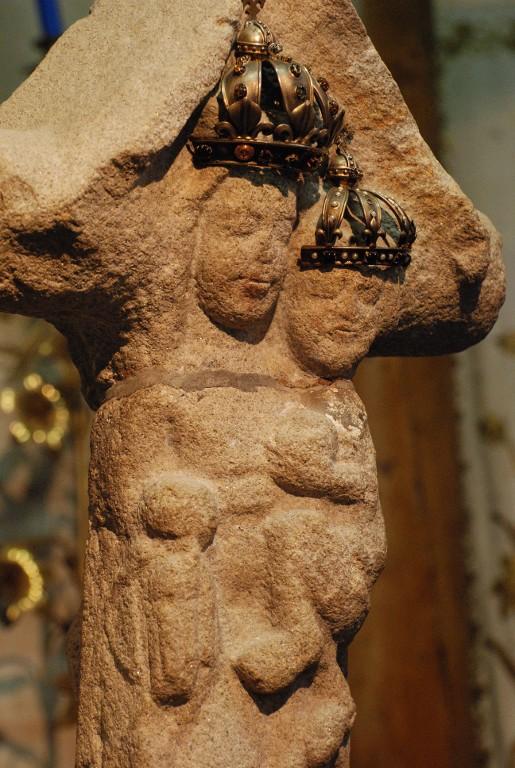 Statue : Vierge à l'Enfant en croix de calvaire dite Notre-dame de Nazareth, église Notre-Dame-de-Nazareth (Plancoët)