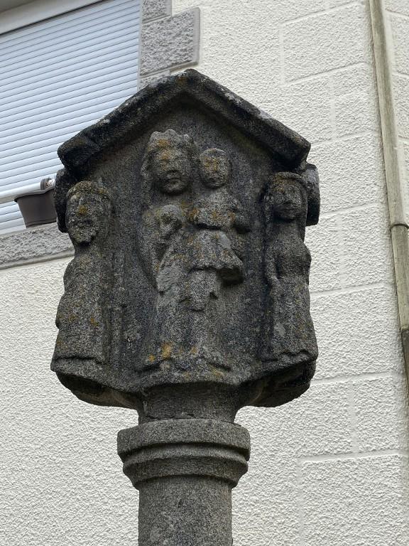 Croix de cimetière, actuellement croix monumentale (Pleucadeuc)
