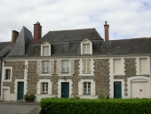 Maison, 7 bis, 9, 9 bis place de l'église (Hédé fusionnée avec Bazouges-sous-Hédé pour former la commune de Hédé-Bazouges en 2009)
