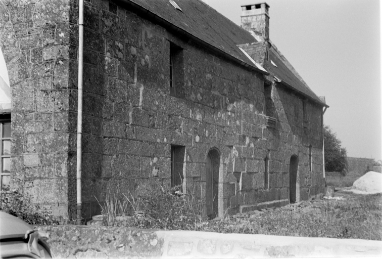 Manoir, 2 rue de Rostrenen (Glomel)