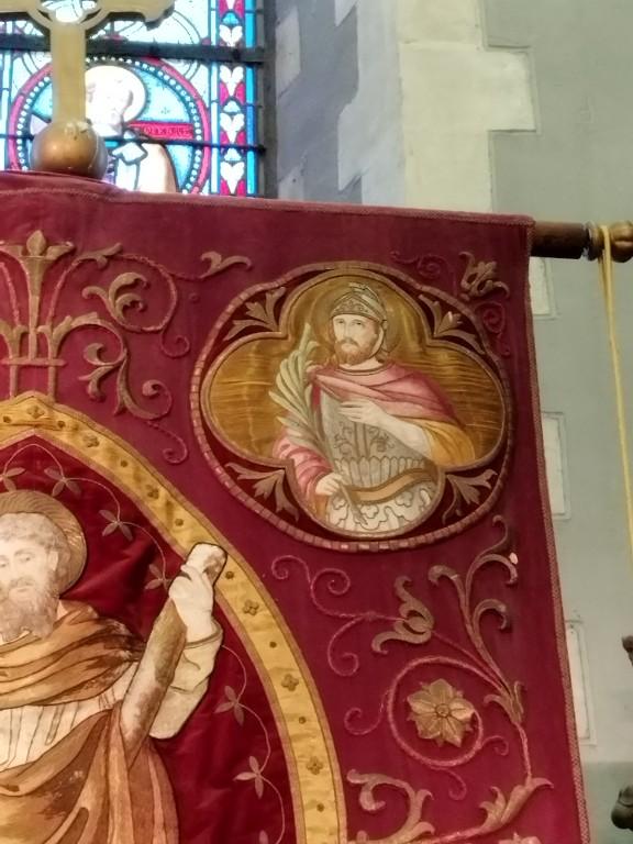 Bannière de procession paroissiale : Christ enseignant avec Sainte Famille, saint André, église Saint-André (Renac)