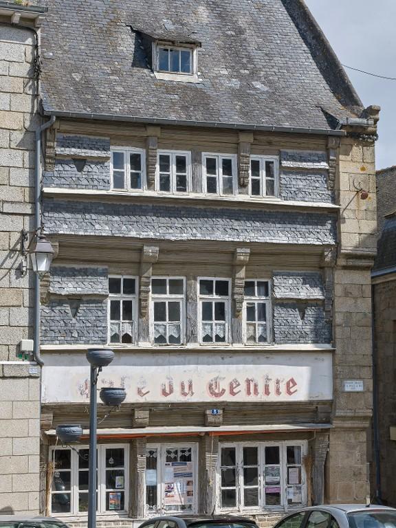 Maison dite Auberge de la Porte à la Rose, 5 place 1830, rue Emile-Nau (Quintin)