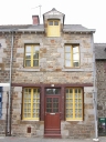 Maison à boutique, 9 rue de la Motte (Hédé fusionnée avec Bazouges-sous-Hédé pour former la commune de Hédé-Bazouges en 2009)